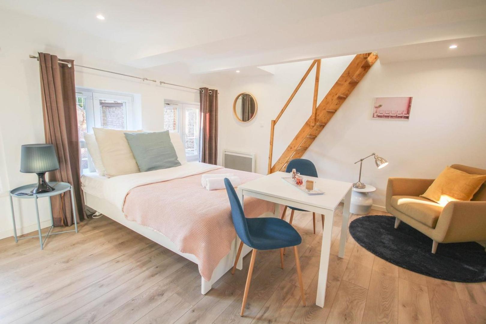 Lille Hypercentre Gares - Small Suite Экстерьер фото